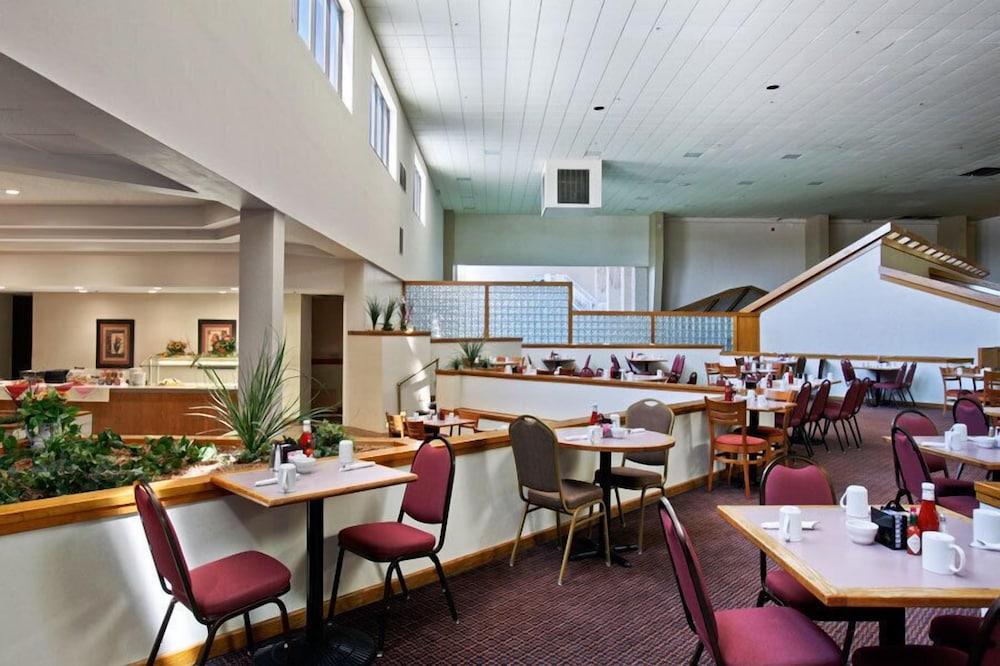 Salina Ambassador Hotel & Conference Center ร้านอาหาร รูปภาพ